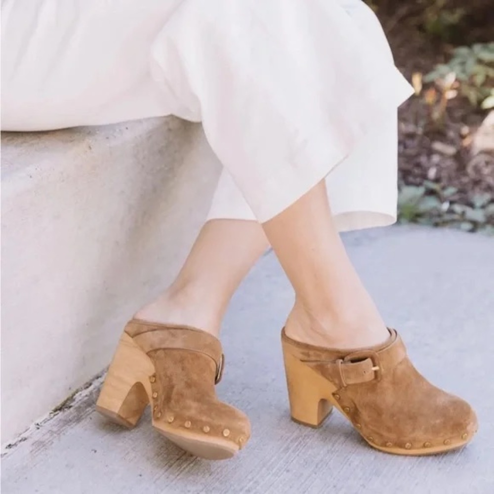 Veronica Beard Dacey Buckle Strap Slip On Suede Studded Block Clogs Size 8.5M